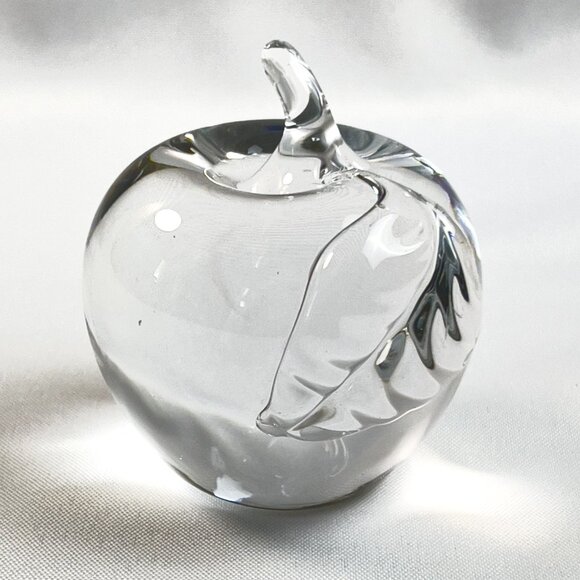 Clear Glass Apple Paperweight Vintage Hand-Blown Sculpted Leaf & Stem 2"x 2.25" - Picture 4 of 12